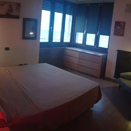 Eclettico/lungomare E Centro Storico Apartment *